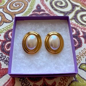 Vintage Carolee Classic Imitation-Pearl Clip On Earrings